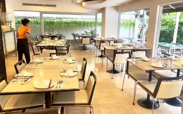 Seasons Siam Hotel
