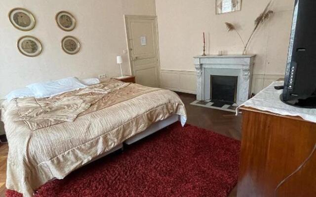 Escapade Place Voltaire