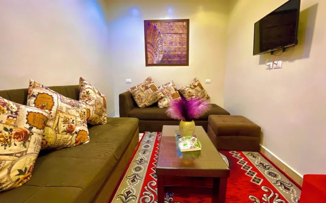 Nemes Pyramids View INN