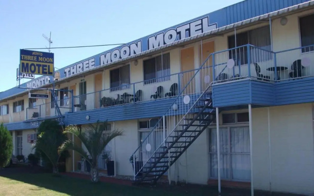 Monto Three Moon Motel