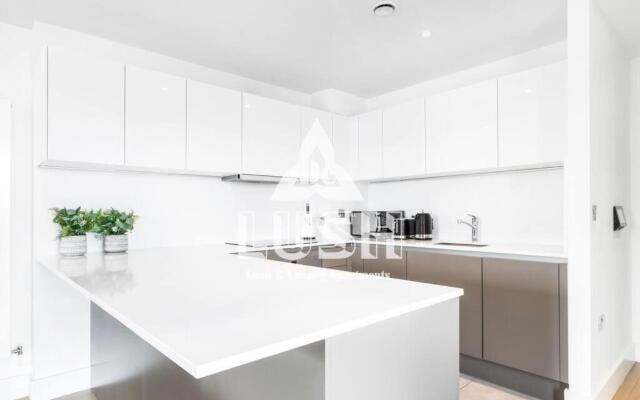 Modern, Stylish PENTHOUSE Apartment next to Wembley Stadium!
