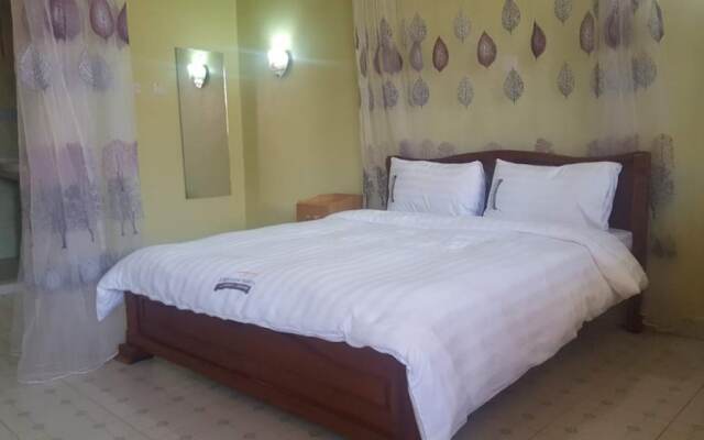 Esstana Hotel