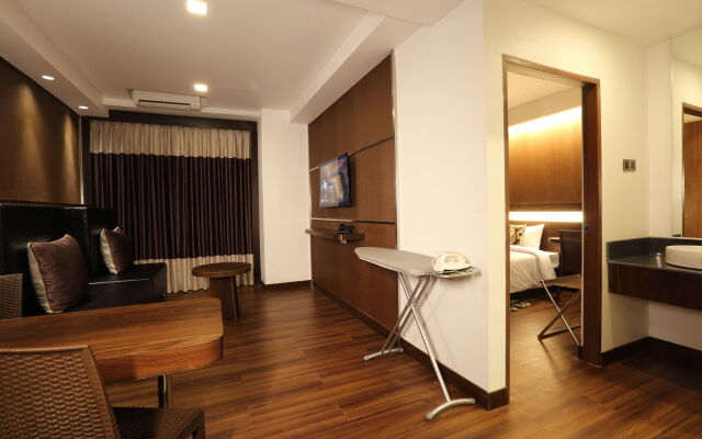 Clover Suites Royal Lake Yangon