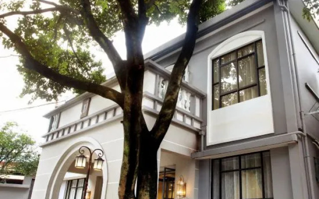 Yu Hill Hotel (Guilin Arctic Square)