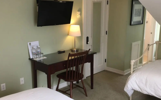 Tawsty Flower - Haines Suites