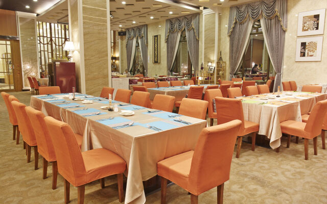 Royal Chiayi Hotel