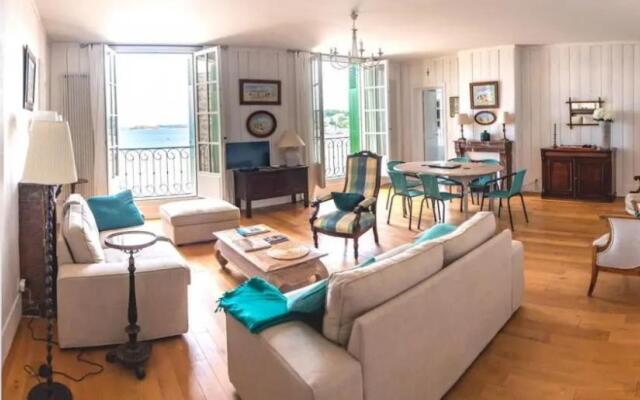 Bel Appartement 115m2 vue mer les pieds dans l'eau