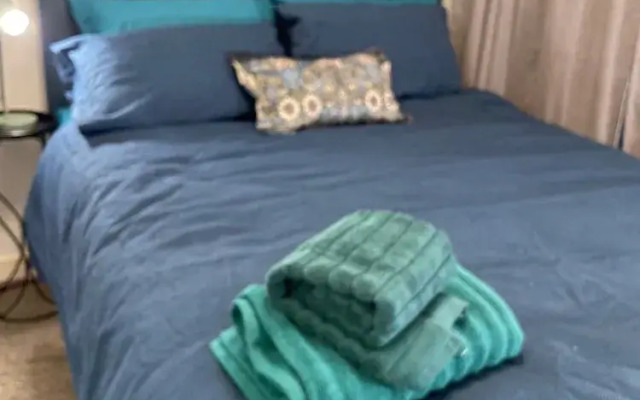 Stylish Retreat - Sleeps 6 Terrace-2bedroom-petsok