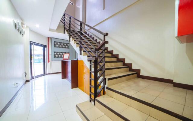 RedDoorz near Angeles University Foundation