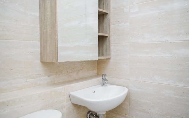 Chic and Cozy Springwood Residence Studio Apartment