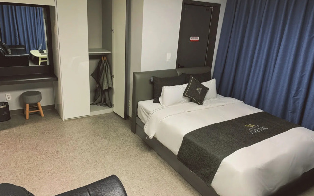 Shine Hotel