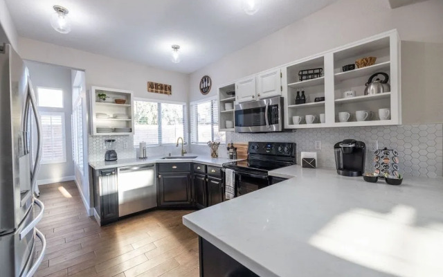 Gilbert Douglas 1 Bedroom Home by RedAwning