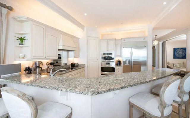 Seabreeze 8 - Luxury 4-bedroom on Seven Mile Beach