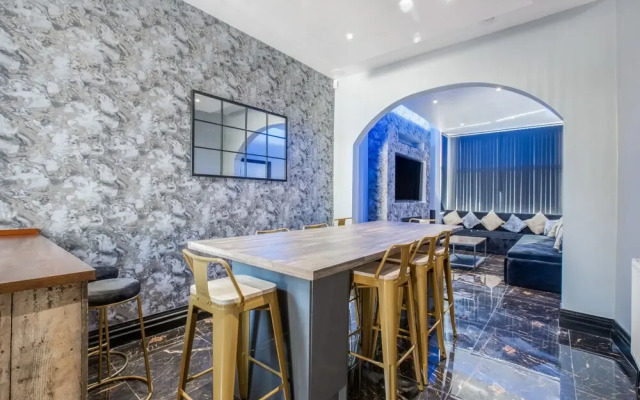 Mixies Manor Sasco Apartments