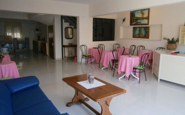 Hotel Maravelias