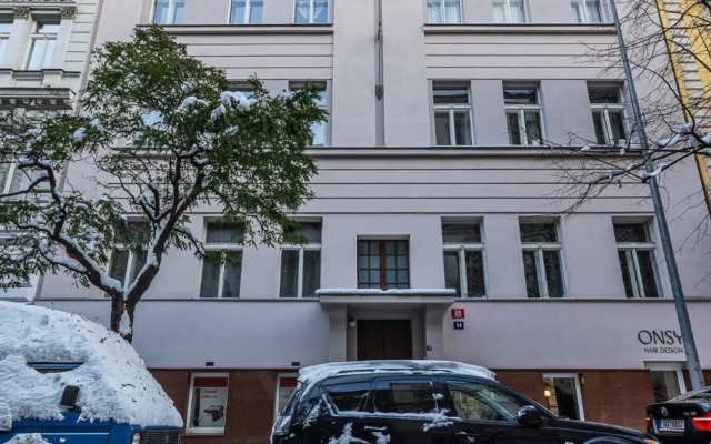 The comunist apartment 2bds