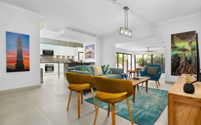Modern 3br2ba 24 7 Security Pools Restaurant