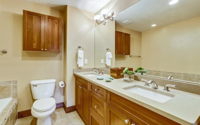 Highland Greens Comfort 3 Bedroom Townhouse by RedAwning