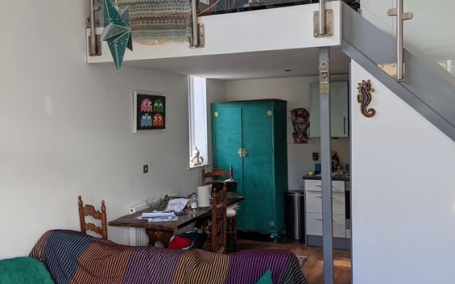 Special 3 Bedroom Townhouse With Parking in Bristol