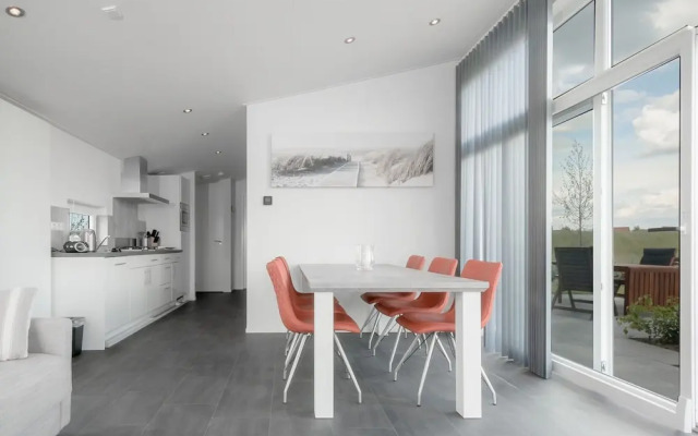 Nice Chalet with Fireplace near Oosterschelde