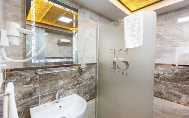 IS Hotel