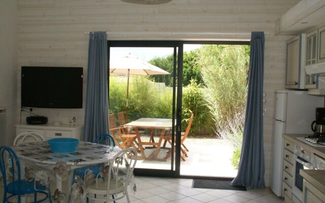 Quaint Holiday Home in Chateau-d'Olonne near Sea