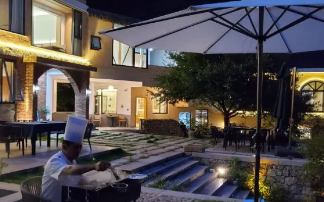 Jiuhuashan Yanqi Lake Bay Hotel