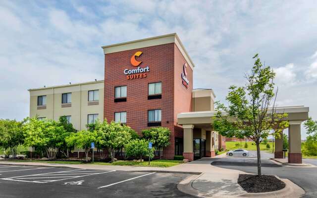 Comfort Suites Speedway - Kansas City