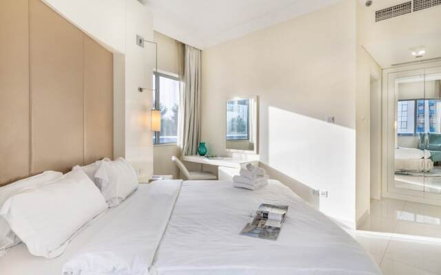 Amazing 1 BR Apartment Damac Mall Street