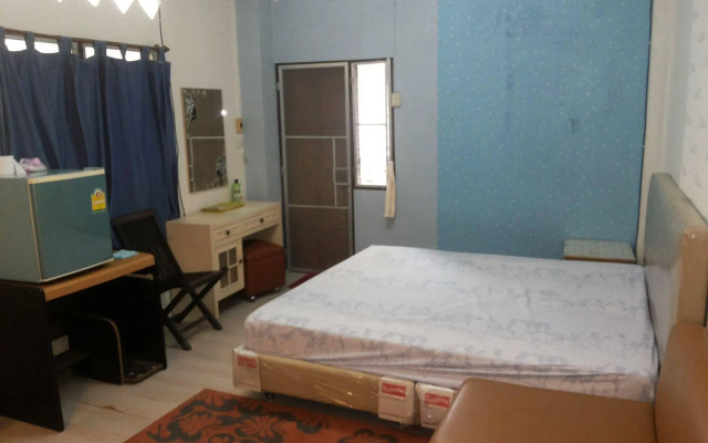 OYO 471 Sunshine Apartment