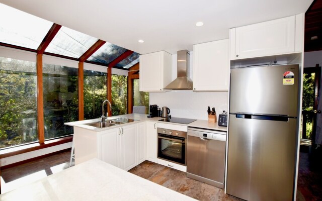 Sublime Cedar Lodge Leura