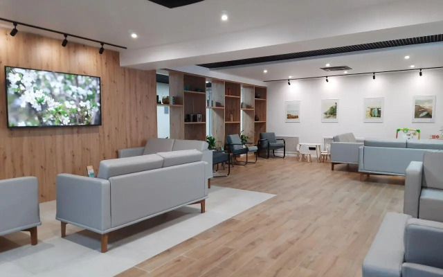 Aquamarine Apartment on Pionersky Avenue 20