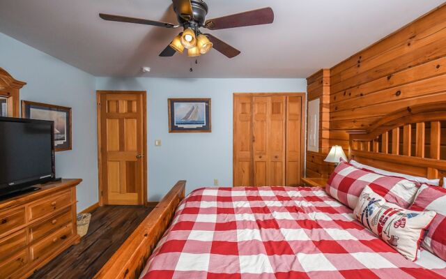 McKenzie's Cabin 2 Bedroom House