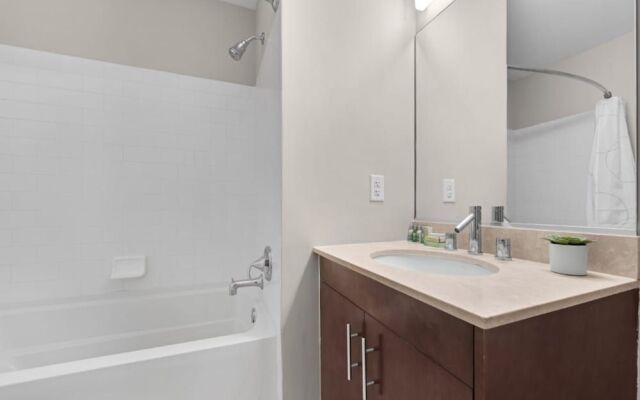 Bluebird Suites near PATH