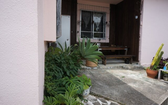 Tiny guest house mametora