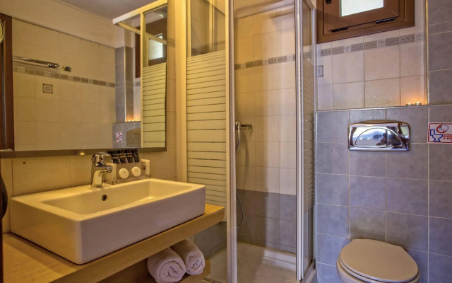Lagomandra Beach & Suites