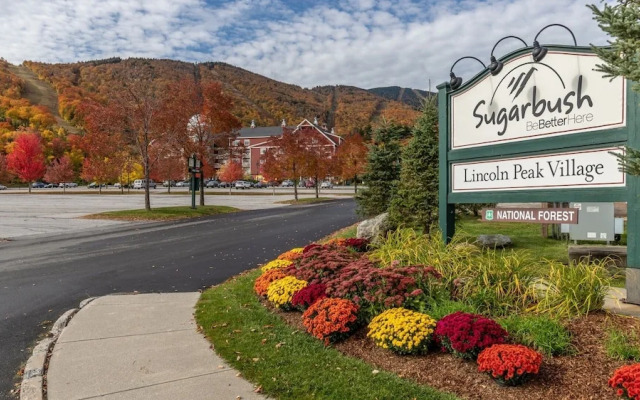 Bridges Circle 2 Bedroom Condo by RedAwning