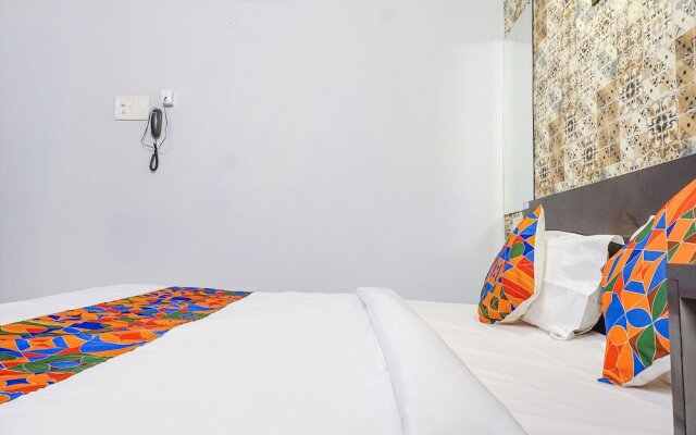 Fabhotel Tan Square