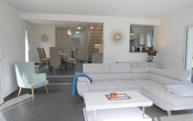 Comfortable Holiday Home With Partial sea Views, Douarnenez-treboul