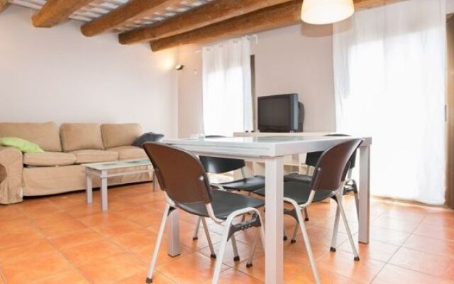 AinB Raval Hospital Apartments