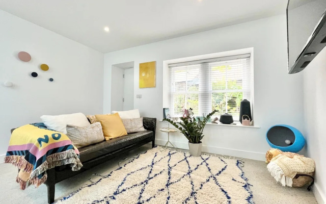 The Vicarage Newlyn 1 Bed River View Parking