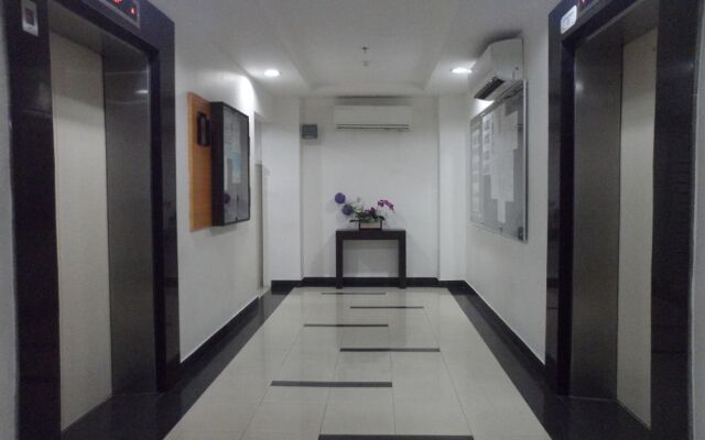 Apartment Kalibata City By Luxury Pro