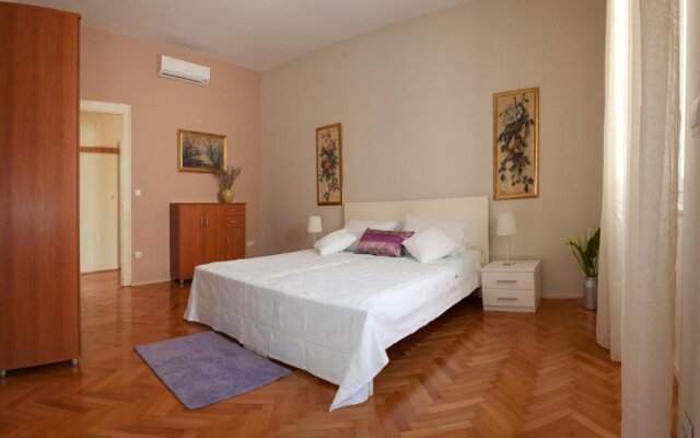 Gianina Apartment