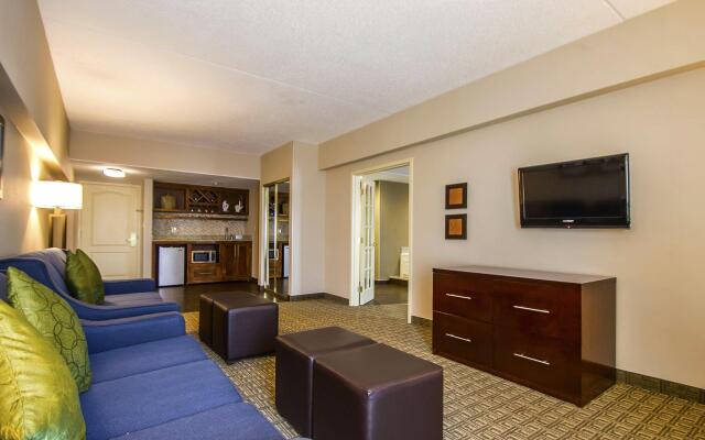 Comfort Suites at Woodbridge