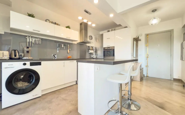 Le Cozy in Cannes With 2 Bedrooms and 1 Bathrooms