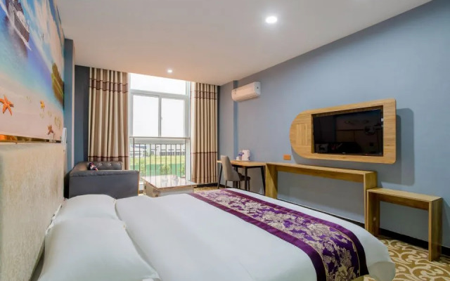 Huayi Hotel (Puyang East High-Speed Railway Station)