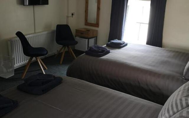Red Lion Rooms - Self Check In