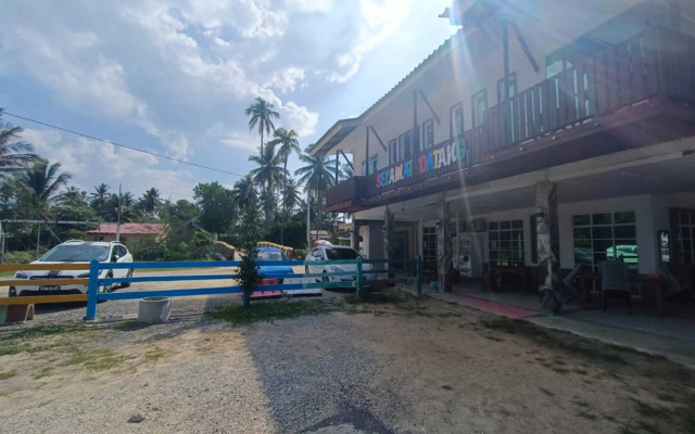 OYO 90799 Sharhan Residence