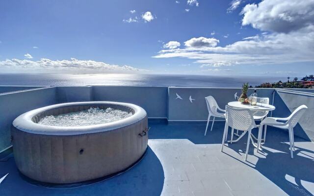 The Sunny Apartment by Atlantic Holiday