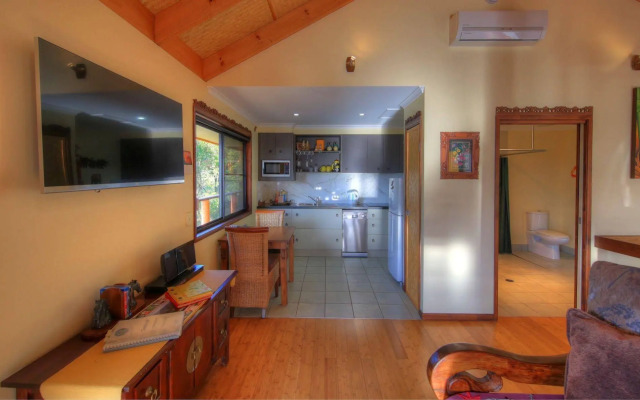 Maleny Tropical Retreat Balinese B&B